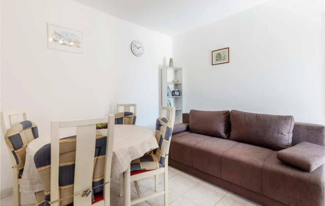 Cozy Apartment In Pula With Kitchen