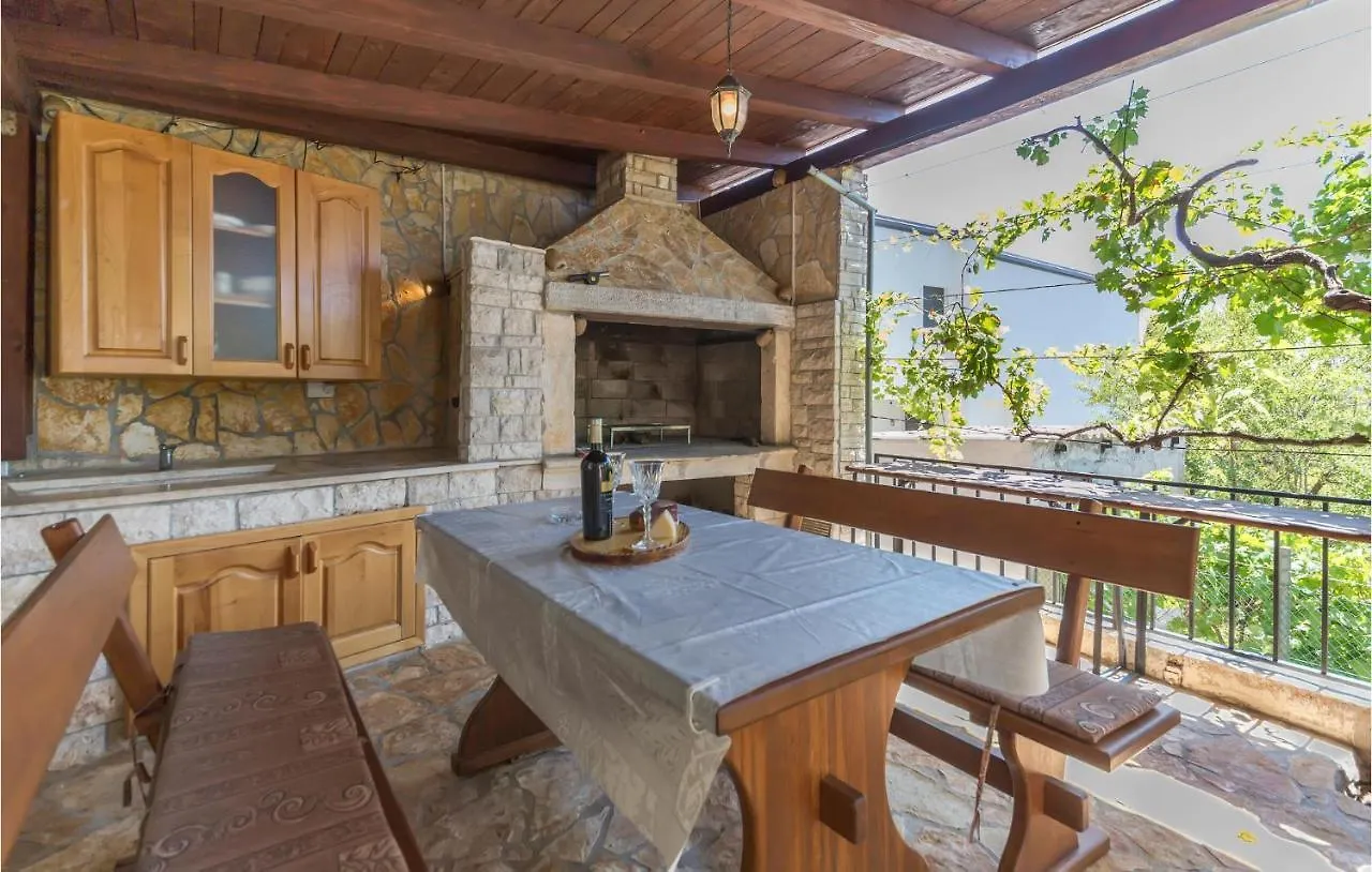 Cozy Apartment In Pula With Kitchen