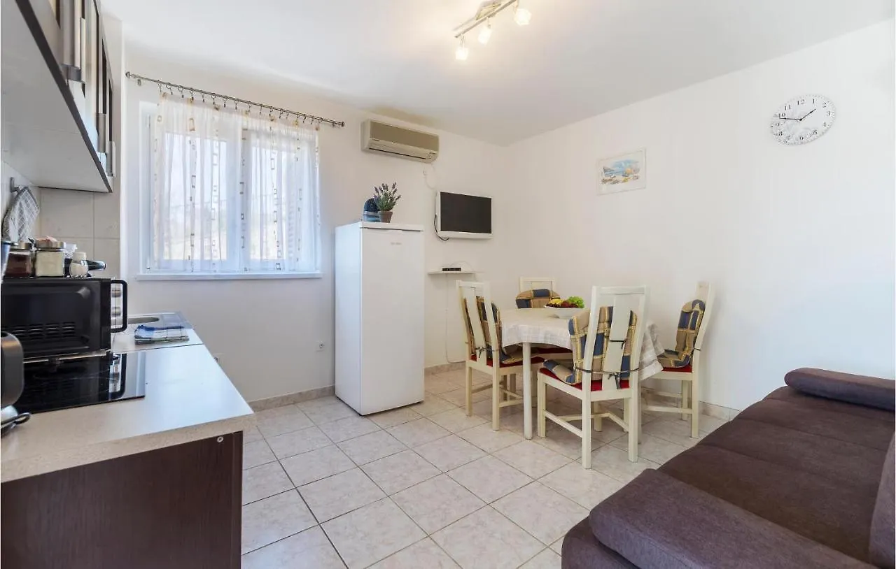 Cozy Apartment In Pula With Kitchen