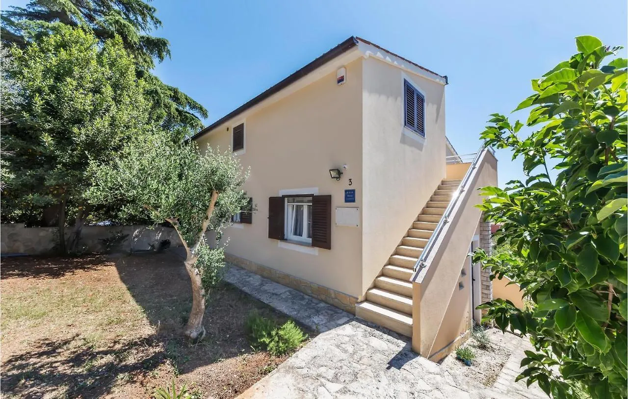 Cozy Apartment In Pula With Kitchen 0*,